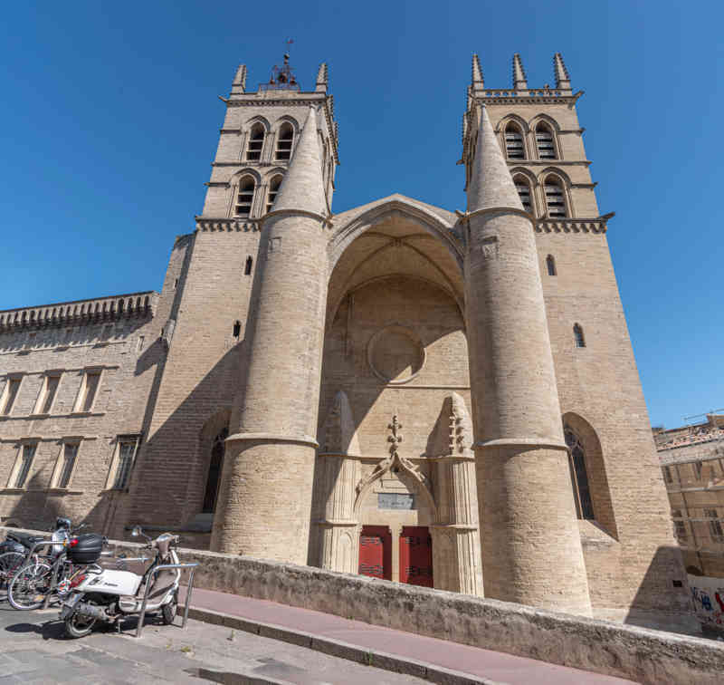Francia - Montpellier 011 - catedral de Saint-Pierre.jpg